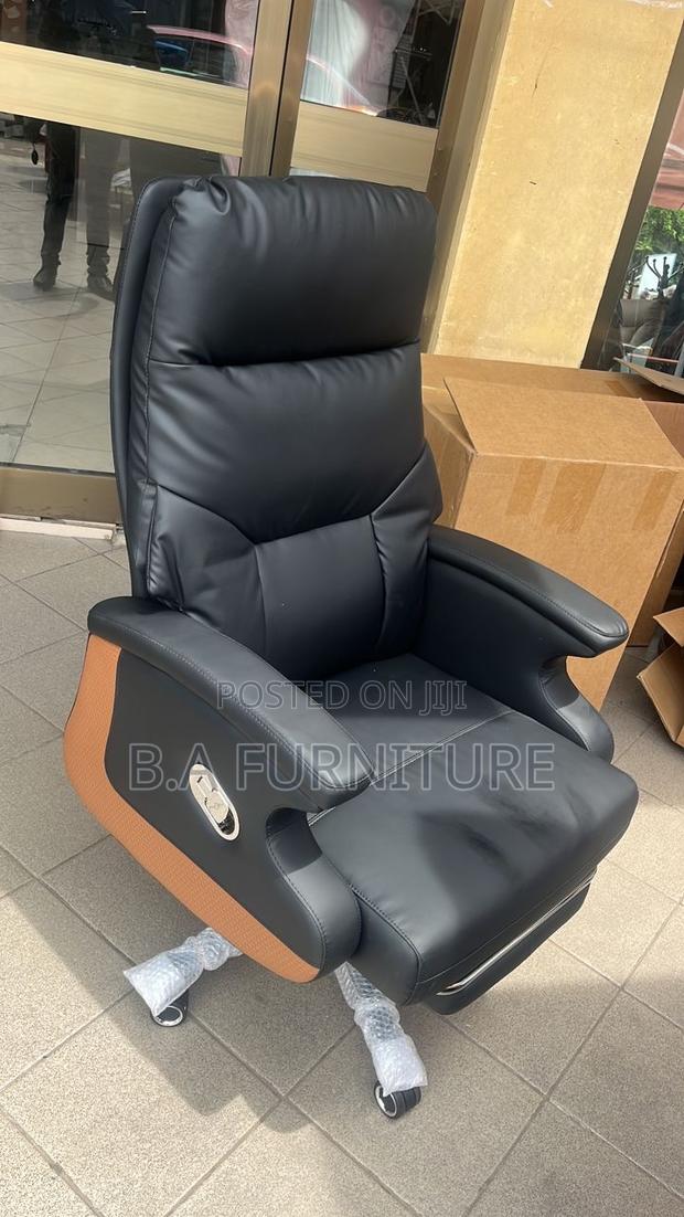 Office Chair- Black Executive · Photo 2