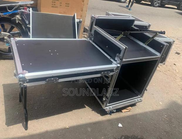 Bl 16u Amplifier Rack Case/ Road/ Flight Case With L/R Table · Photo 4
