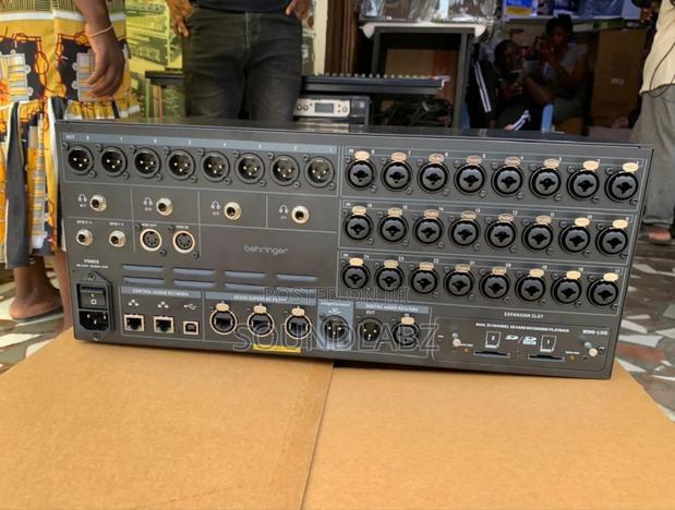 Behringer Wing Rack · Photo 4
