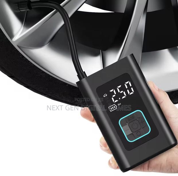 Portable Tyre Inflator With Powerbank photo 2