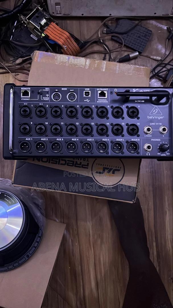 Behringer Digital Mixer · Photo 2