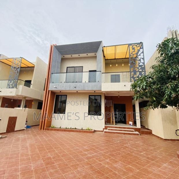 5bdrm Duplex in Oyarifa for sale · Photo 3