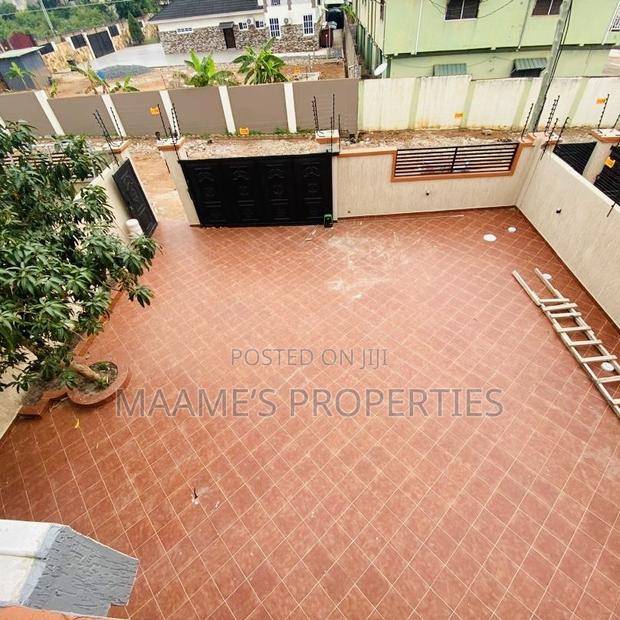 5bdrm Duplex in Oyarifa for sale · Photo 4