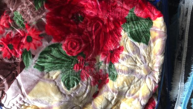Fluffy Printed Blanket · Photo 3