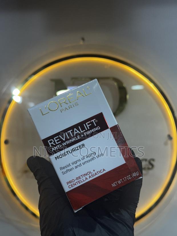 l'Oréal Revitalift Anti-Wrinkle + Firming Moisturizer · Photo 2