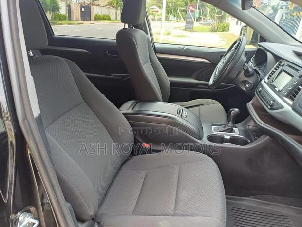 Toyota Highlander LE Plus 4x4 V6 (3.5L 6cyl 8A) 2018 Black