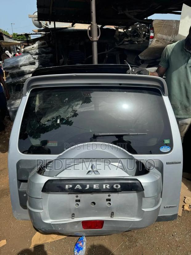 Mitsubishi Pajero Boot