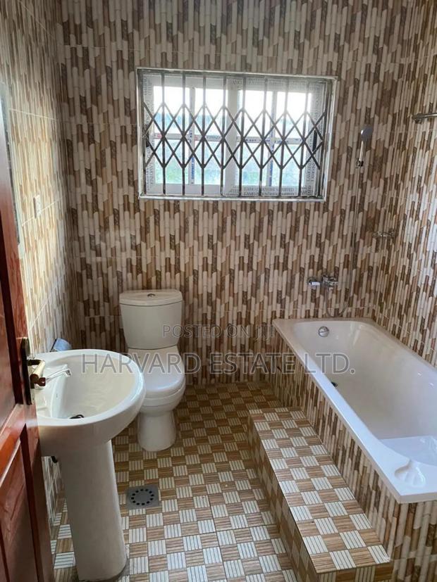 5bdrm House in Ejisu Baworo, Kumasi Metropolitan for rent photo 5