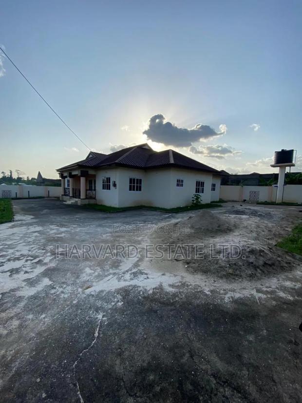 5bdrm House in Ejisu Baworo, Kumasi Metropolitan for rent photo 7
