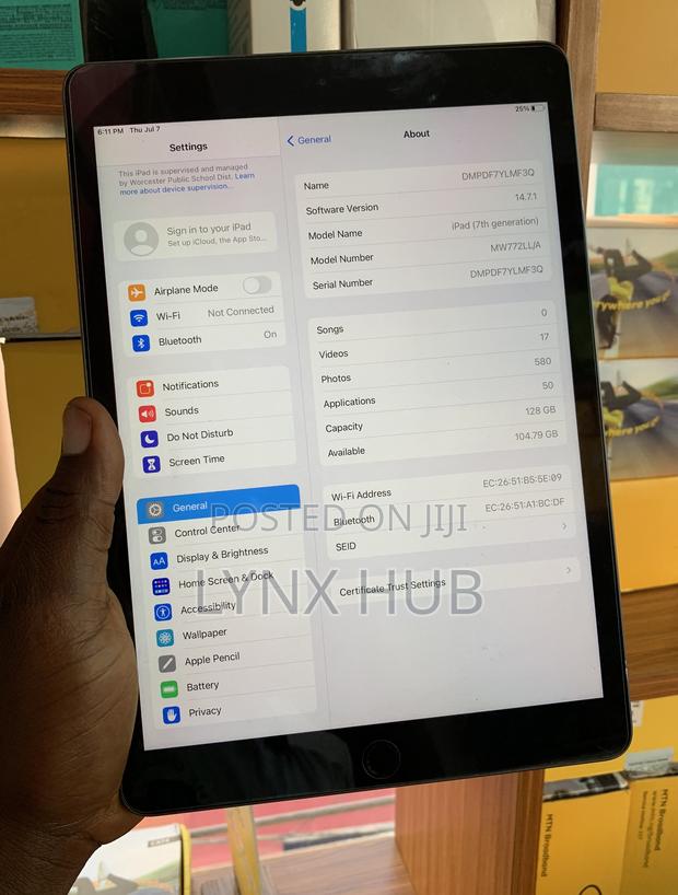 Apple iPad 10.2 (2019) 128 GB Gray · Photo 2