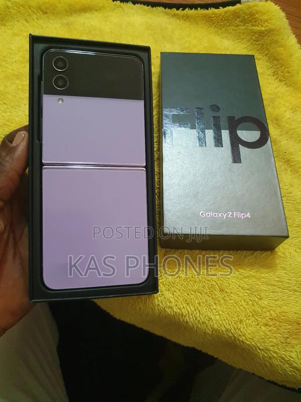 New Samsung Galaxy Z Flip4 256 GB Purple