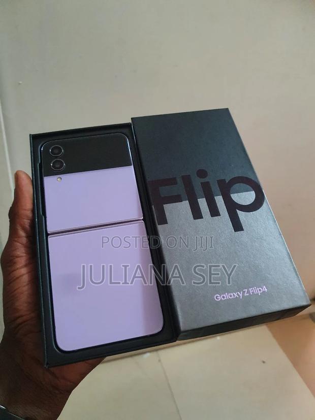 New Samsung Galaxy Z Flip4 256 GB Purple