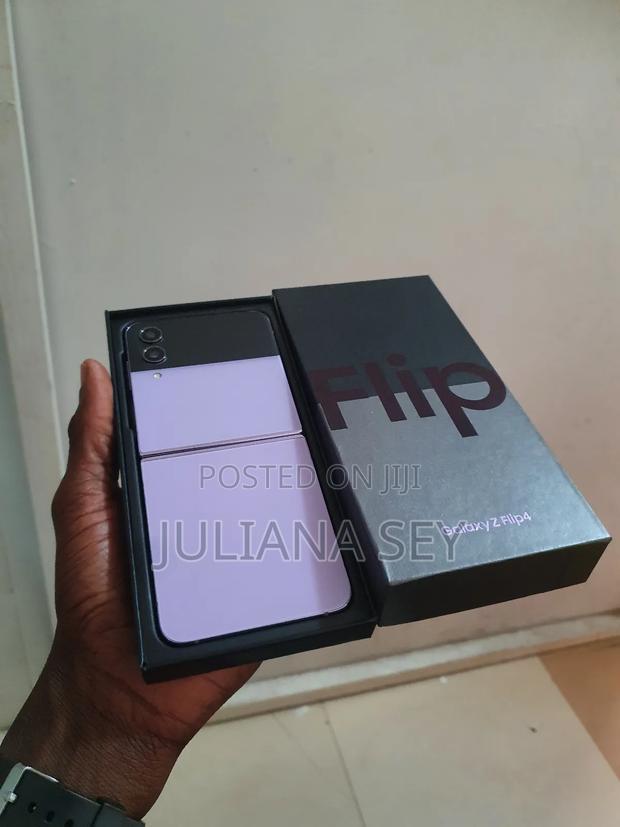 New Samsung Galaxy Z Flip4 256 GB Purple photo 2