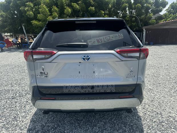 Toyota RAV4 Limited 2022 Silver