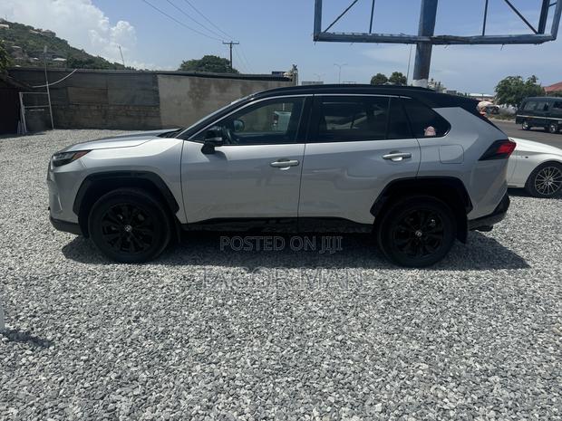 Toyota RAV4 Limited 2022 Silver
