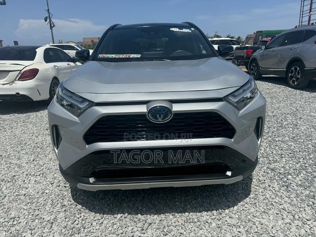 Toyota RAV4 Limited 2022 Silver