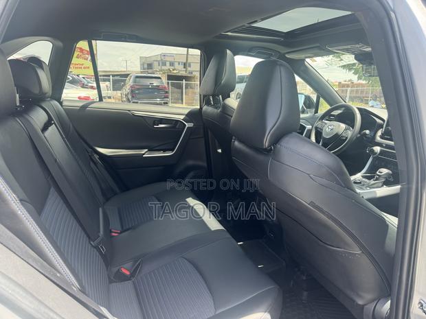 Toyota RAV4 Limited 2022 Silver