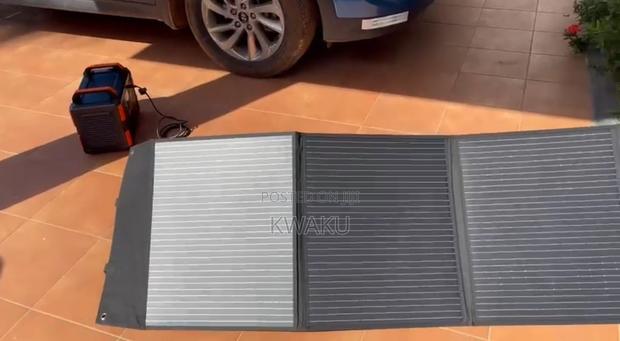 2400w Outdoor Solar Generator photo 2
