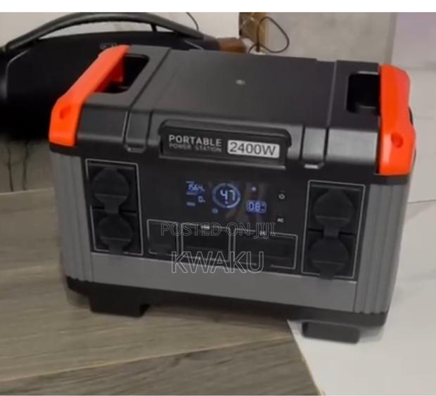2400w Outdoor Solar Generator photo 3