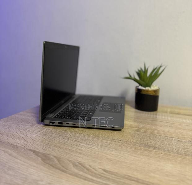 Laptop Dell Latitude 5450 16GB Intel Core Ultra 5 SSD 512GB · Photo 4