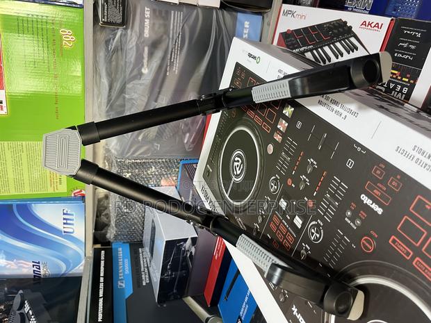 Guitar Stand · Photo 4