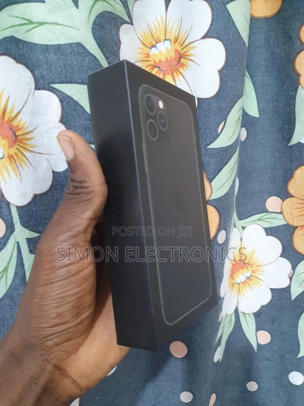 New Apple iPhone 11 Pro Max 64 GB Black photo 2