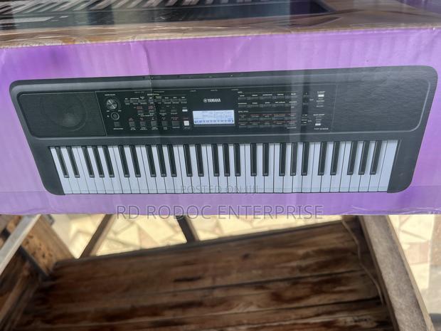 Keyboard PSR E383 · Photo 4