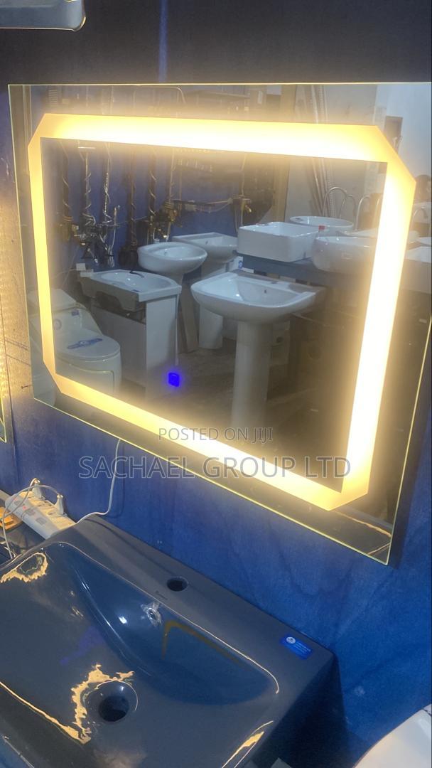 Wall Mounted Led Mirror · Photo 2