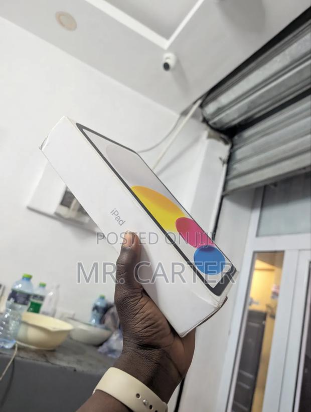 New Apple iPad (2025) 128 GB Silver photo 2
