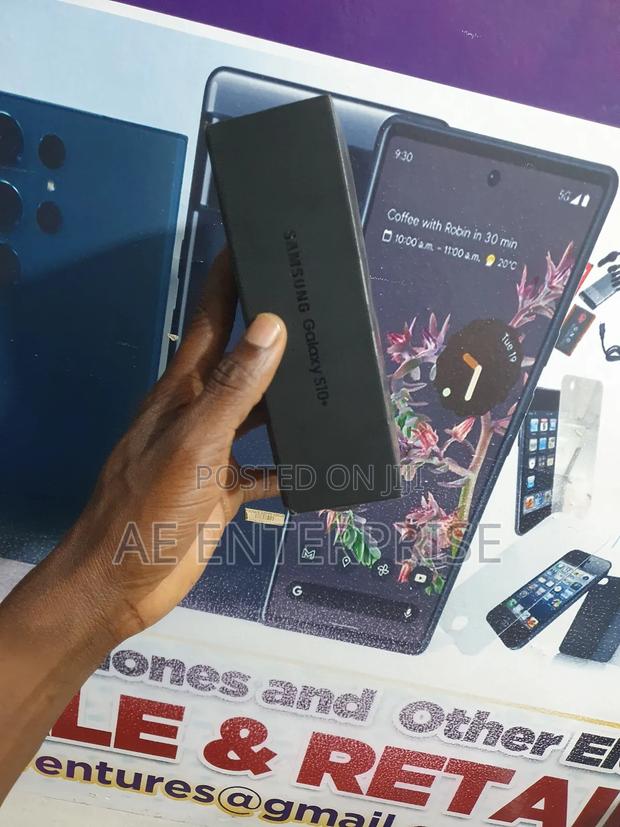 New Samsung Galaxy S10 Plus 128 GB Black photo 3