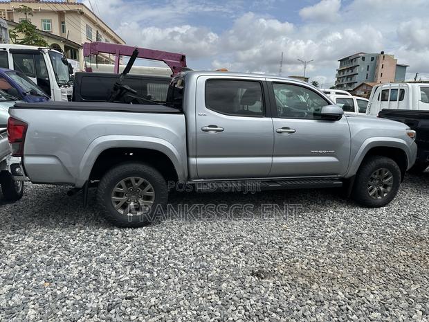 Toyota Tacoma SR 2018 Gray photo 3
