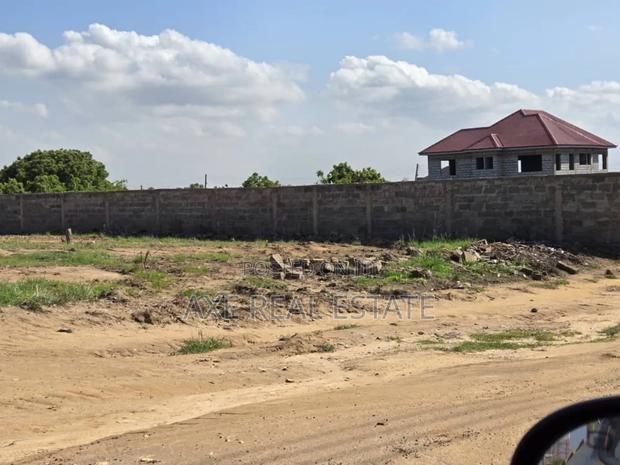 Very Serene Neighborhood Lands at Prampram Beach Road · Photo 4