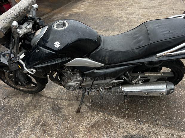 Suzuki Inazuma 2000 Black photo 3
