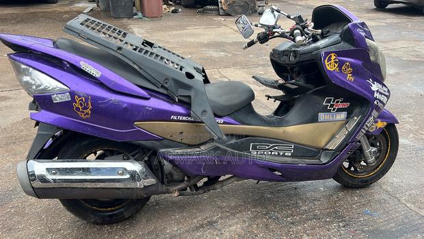 Suzuki 2010 Blue photo 5