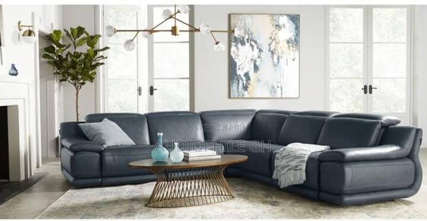 Macy's Furniture Daisley Leather Sofa With 2 Power Recliners · Photo 4