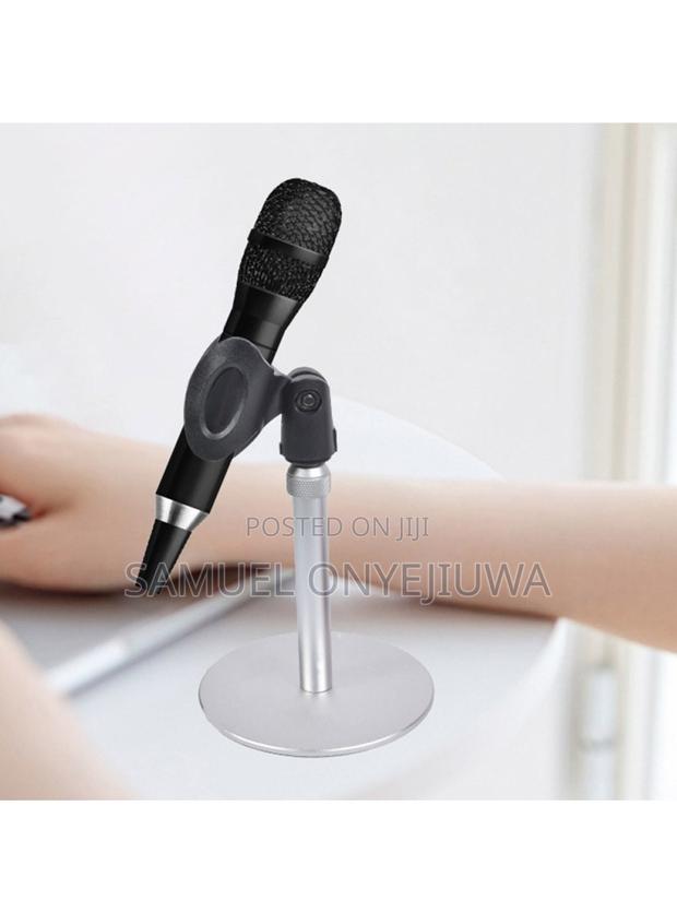 Round Base Table Top Microphone Stand · Photo 3