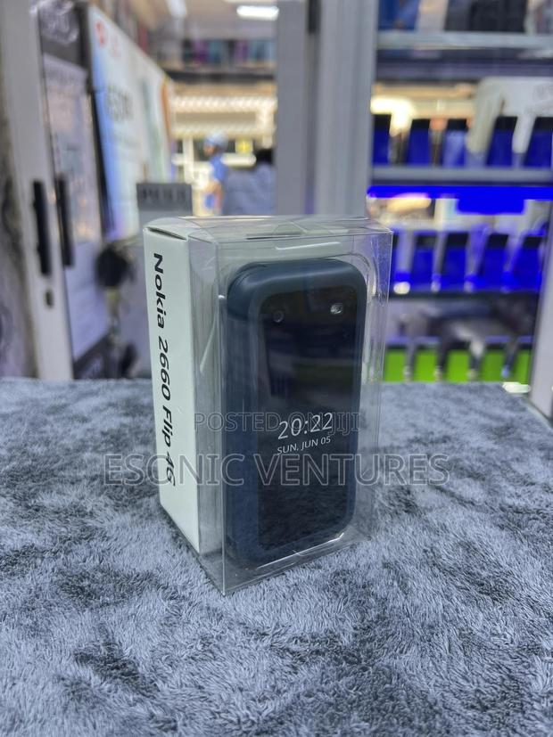 New Nokia 2660 Flip photo 2
