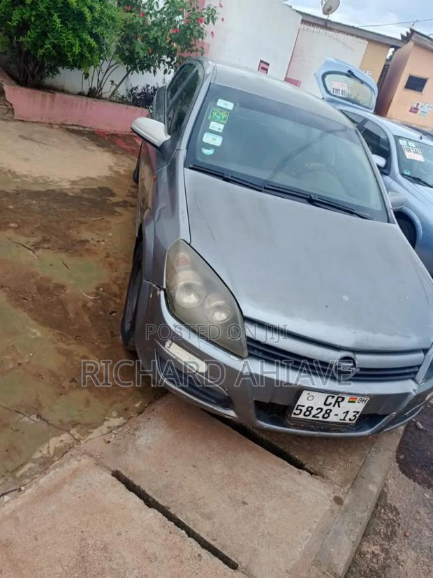 Opel Astra 1.8 Enjoy Twintop 2012 Gray photo 3