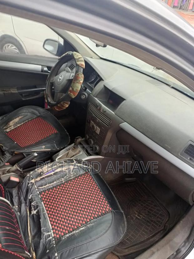 Opel Astra 1.8 Enjoy Twintop 2012 Gray photo 10