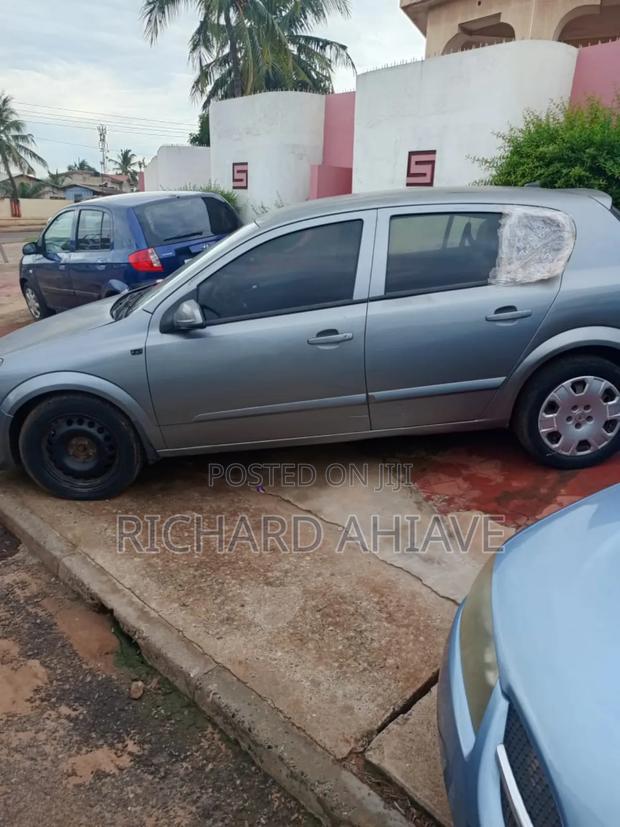 Opel Astra 1.8 Enjoy Twintop 2012 Gray photo 16