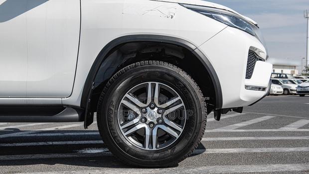 New Toyota Fortuner 2.7 AWD 2024 White photo 5