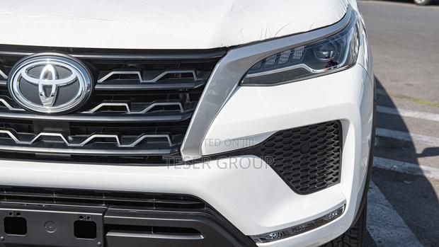 New Toyota Fortuner 2.7 AWD 2024 White photo 6