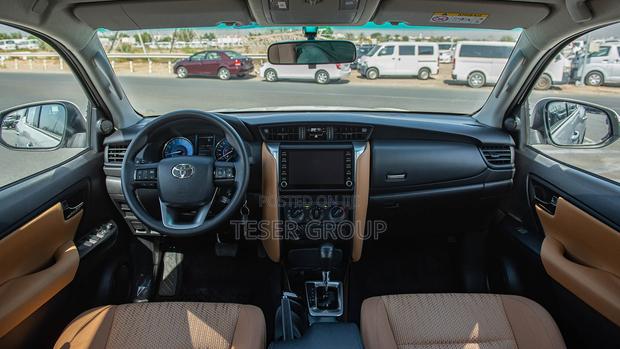 New Toyota Fortuner 2.7 AWD 2024 White photo 9