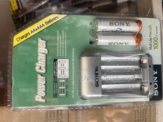 Sony Rechargeable Battery And Charger · Photo 2