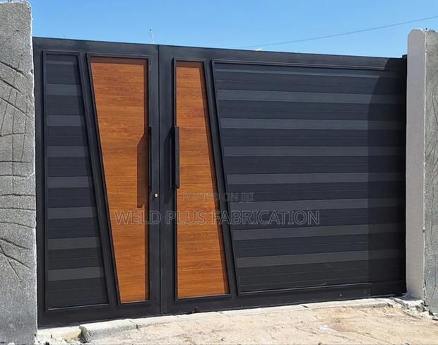 Sliding Entrance Gate · Photo 2