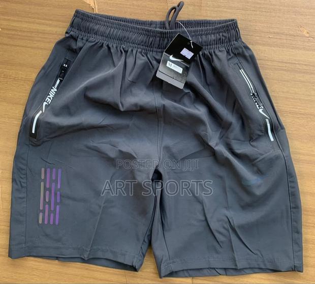 Under Amour Shorts · Photo 4