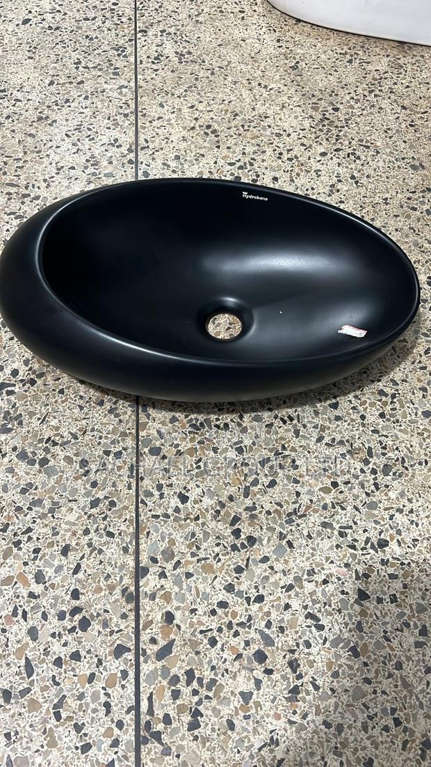 Ceramic Counter Basin · Photo 2
