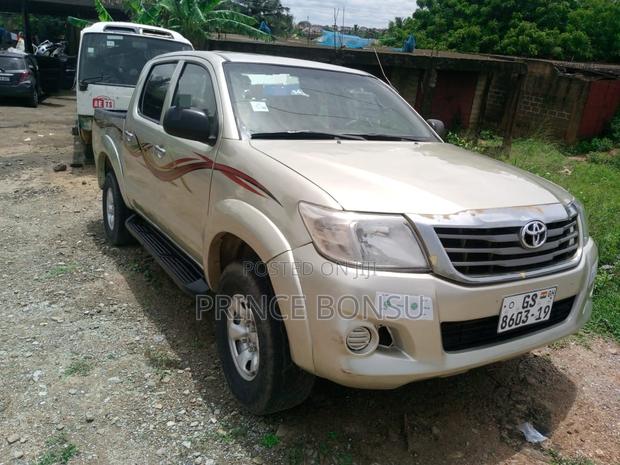 Toyota Hilux 2011 Beige