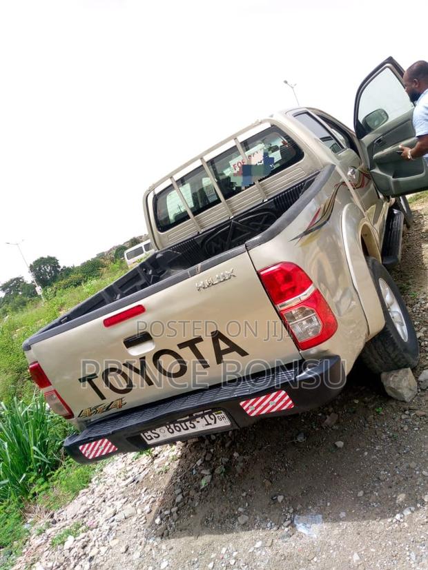 Toyota Hilux 2011 Beige