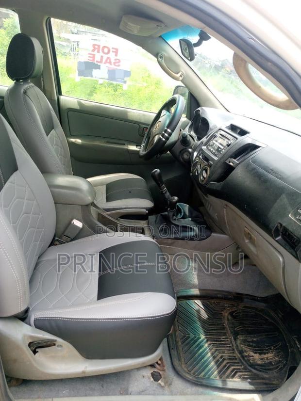 Toyota Hilux 2011 Beige